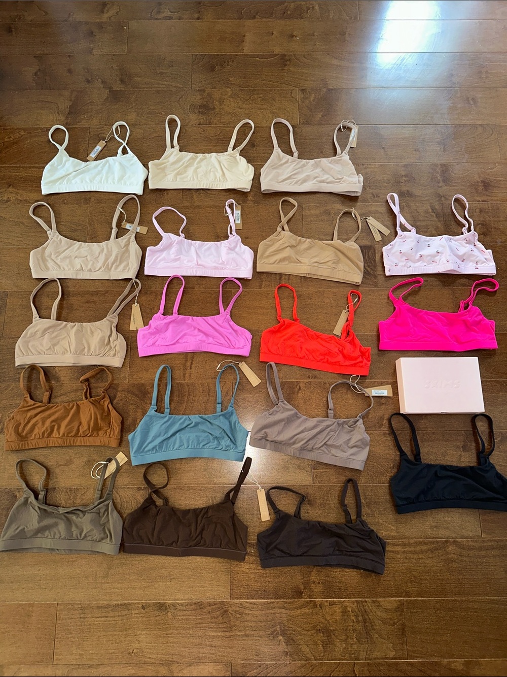 SKIMS FITS EVERYBODY Scoop Bralette Bundle of 18 S